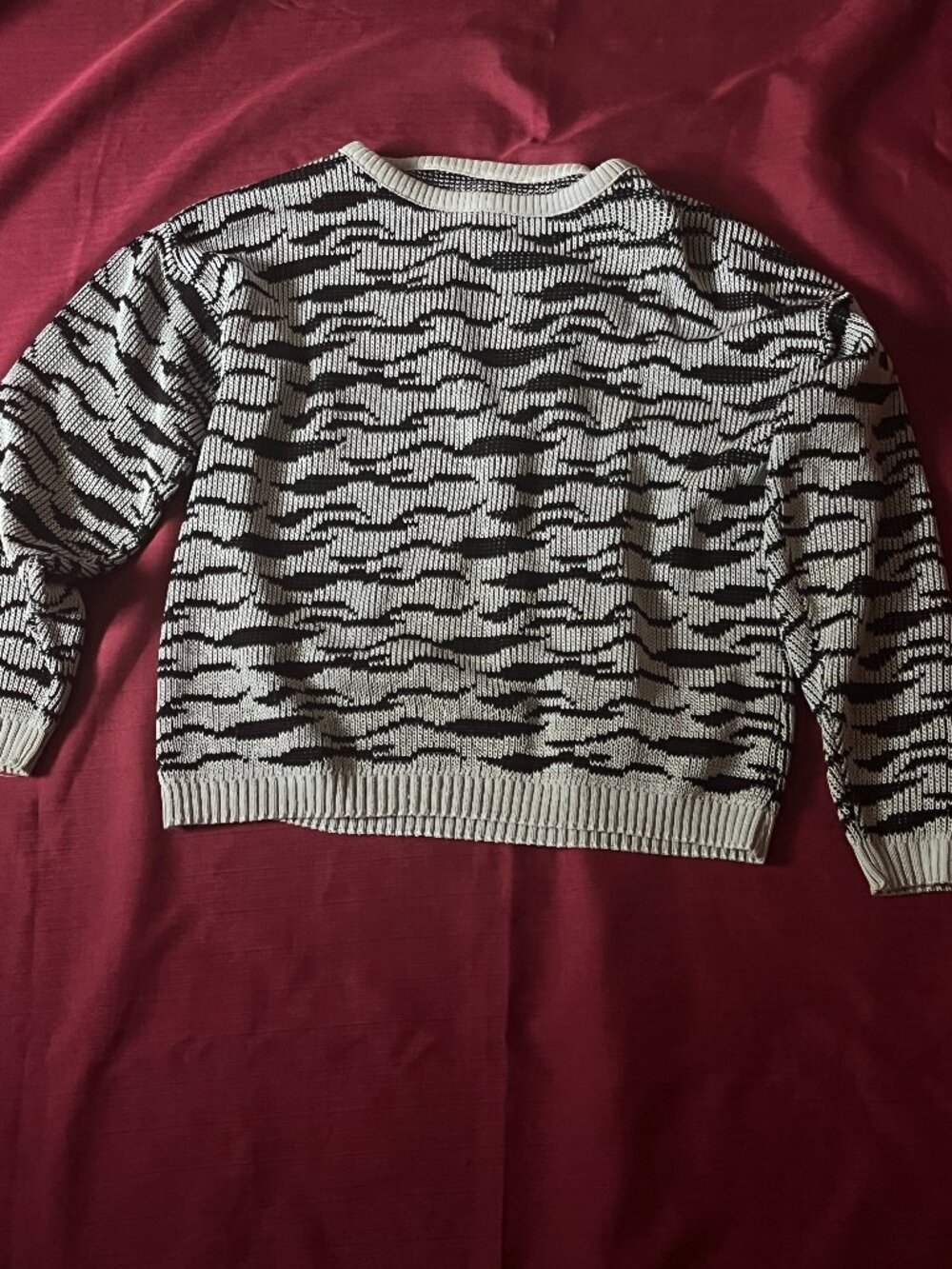 Abstract Print black-and-grey tatic/wave knit sweater size M. for women